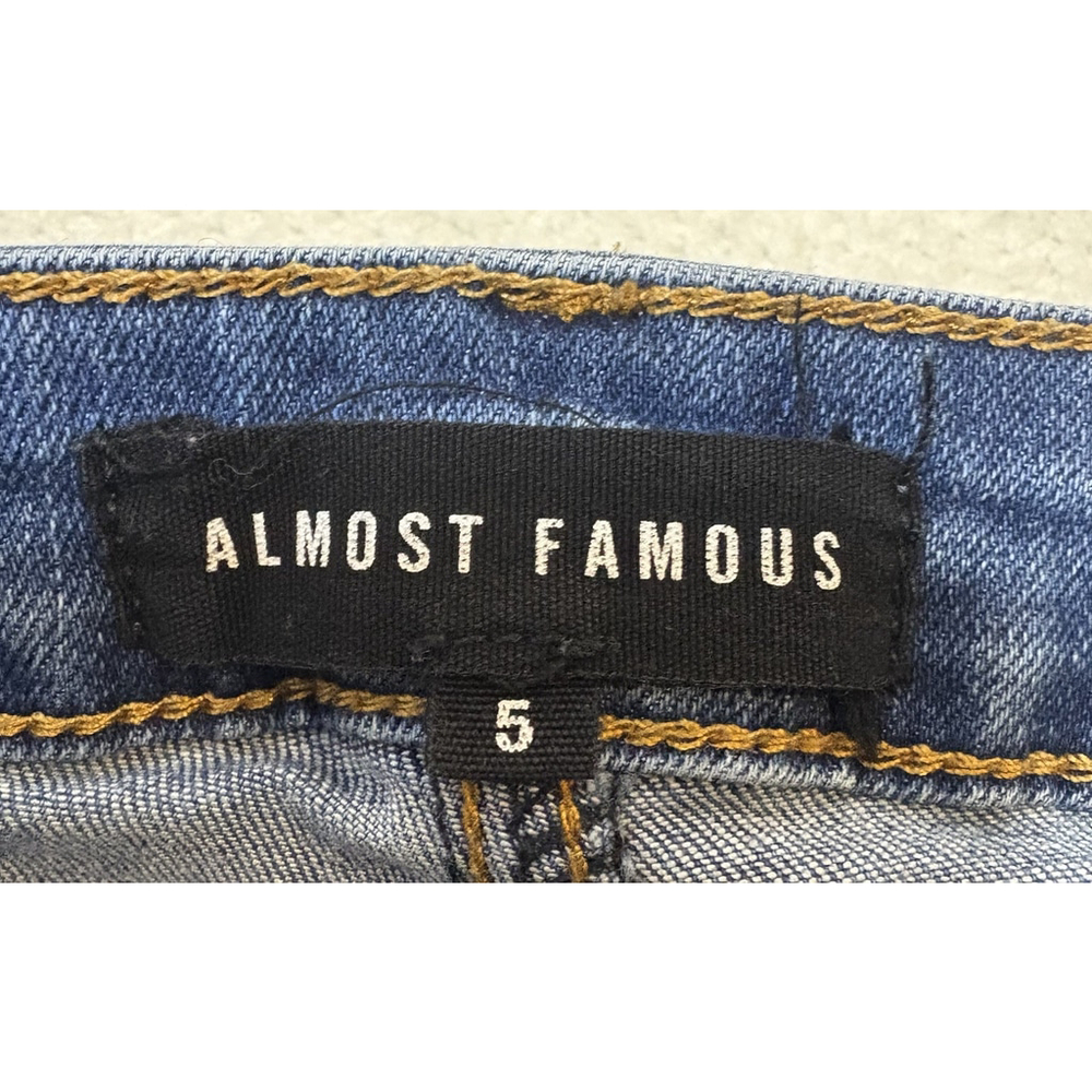 Almost Famous Teen Women’s Denim Shorts Size 5 Mid Rise Cuffed Blue Jean Beach - Picture 2 of 11
